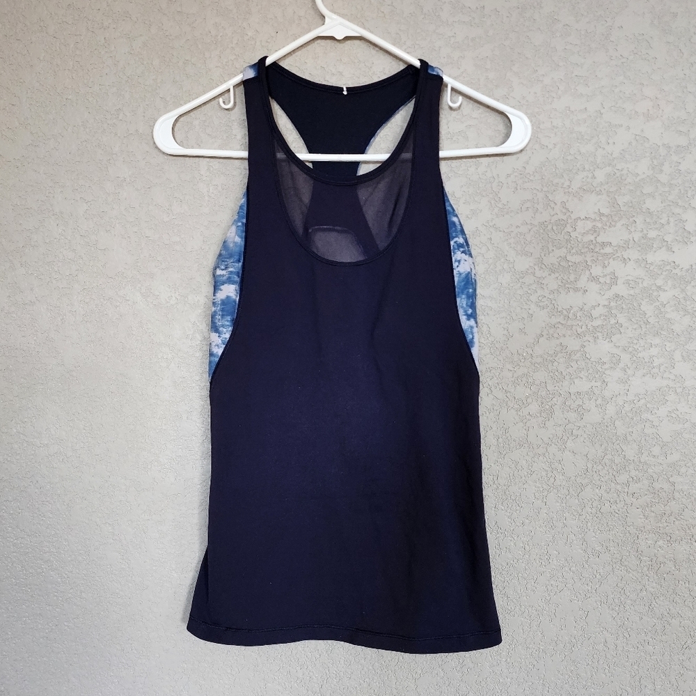 Lululemon tank top size 8 with padding